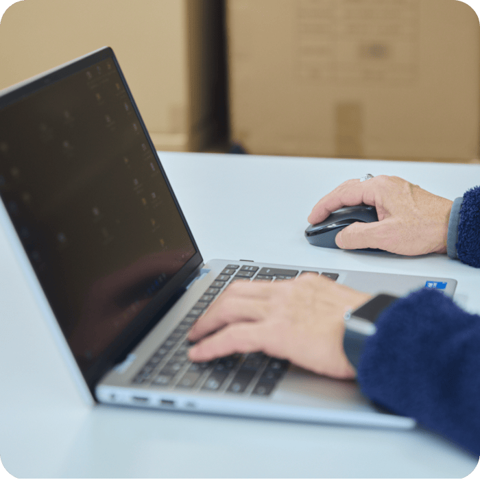 PC確認作業シーン